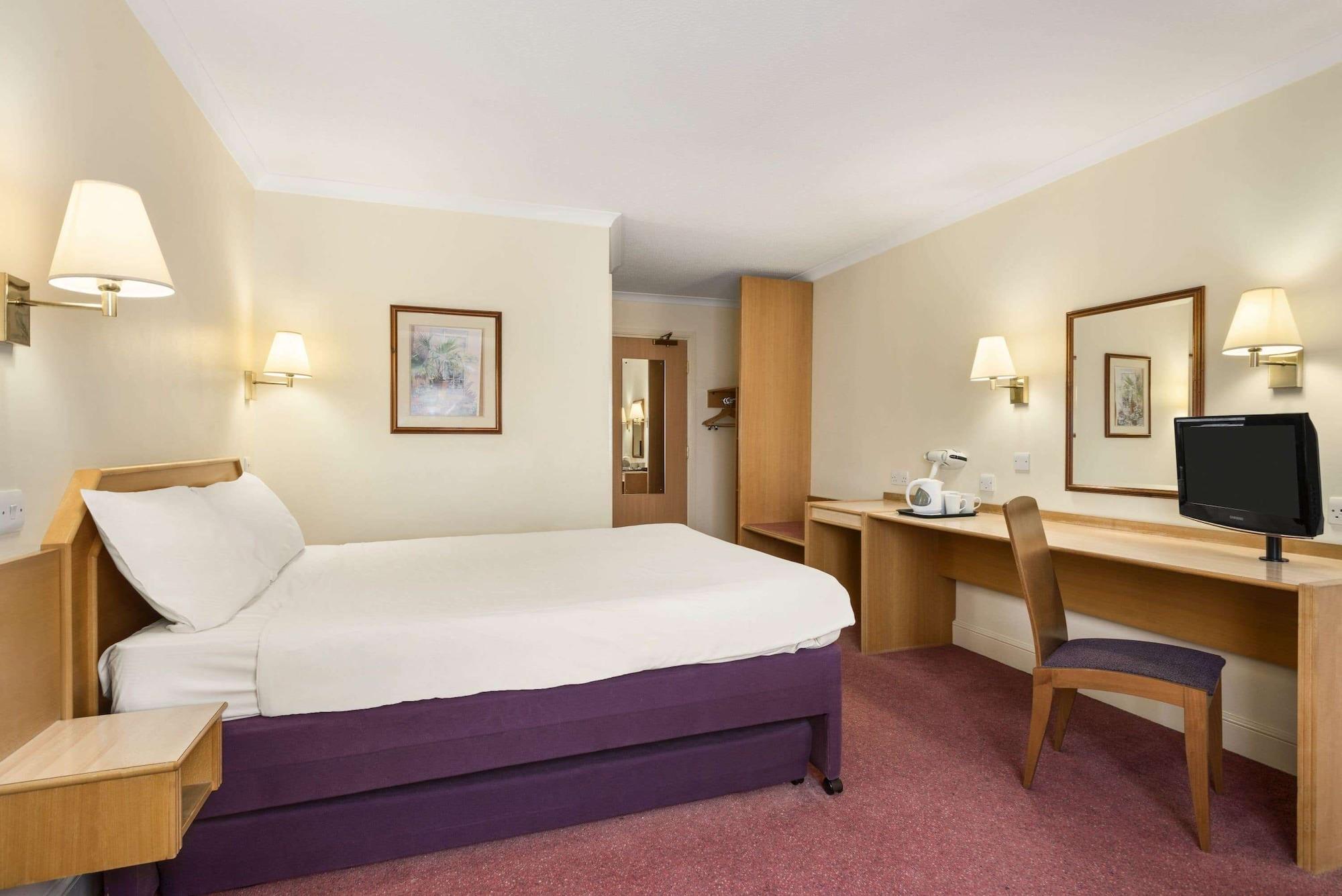 Super 8 By Wyndham Chester East Eksteriør bilde