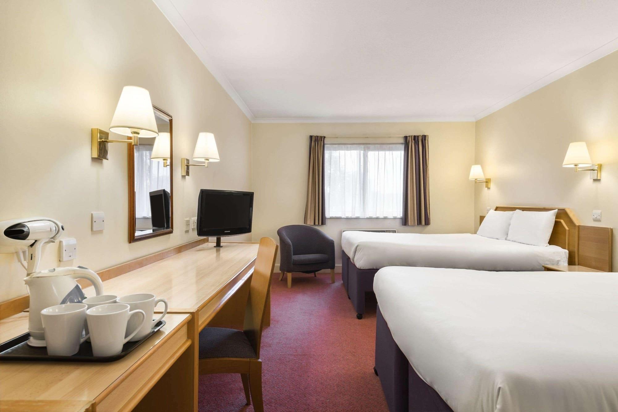 Super 8 By Wyndham Chester East Eksteriør bilde