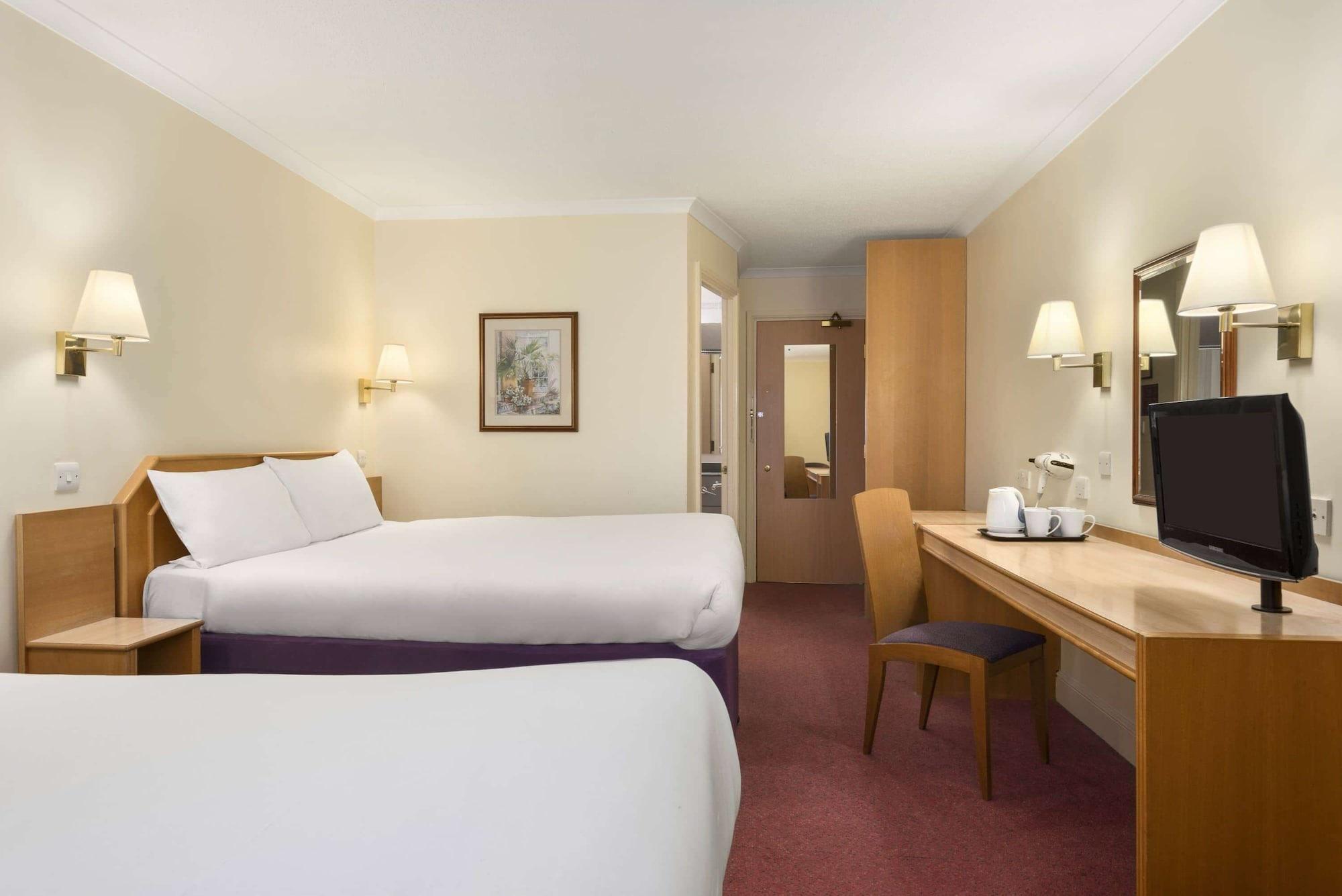Super 8 By Wyndham Chester East Eksteriør bilde