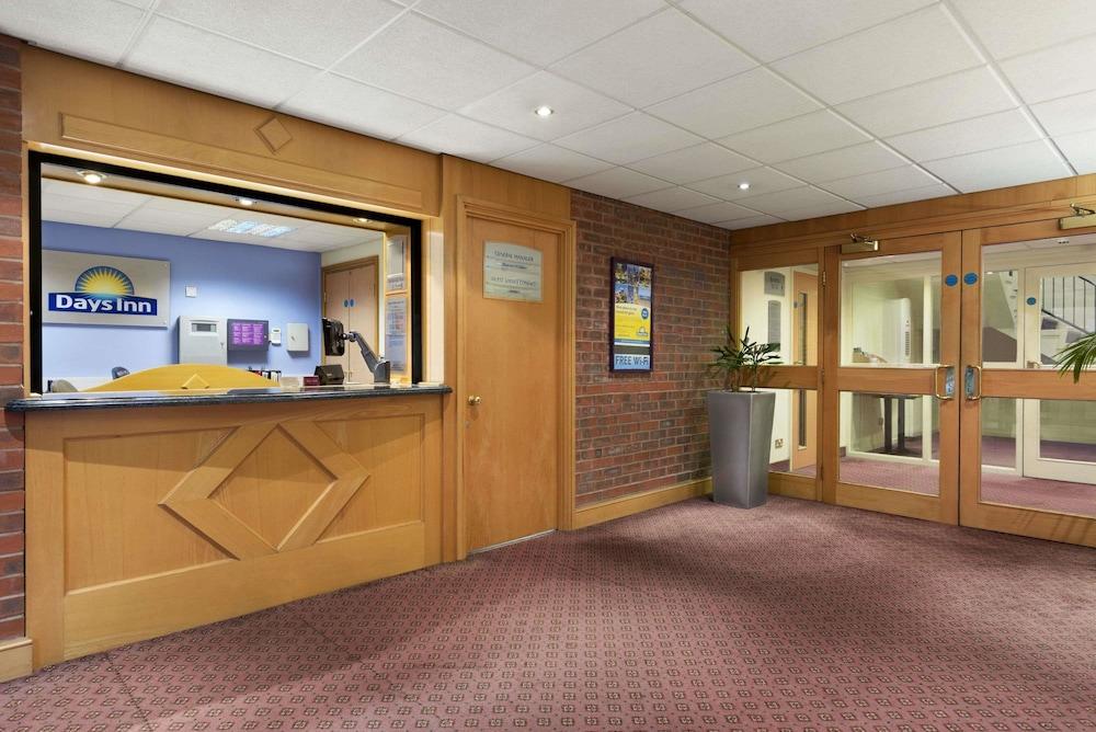 Super 8 By Wyndham Chester East Eksteriør bilde