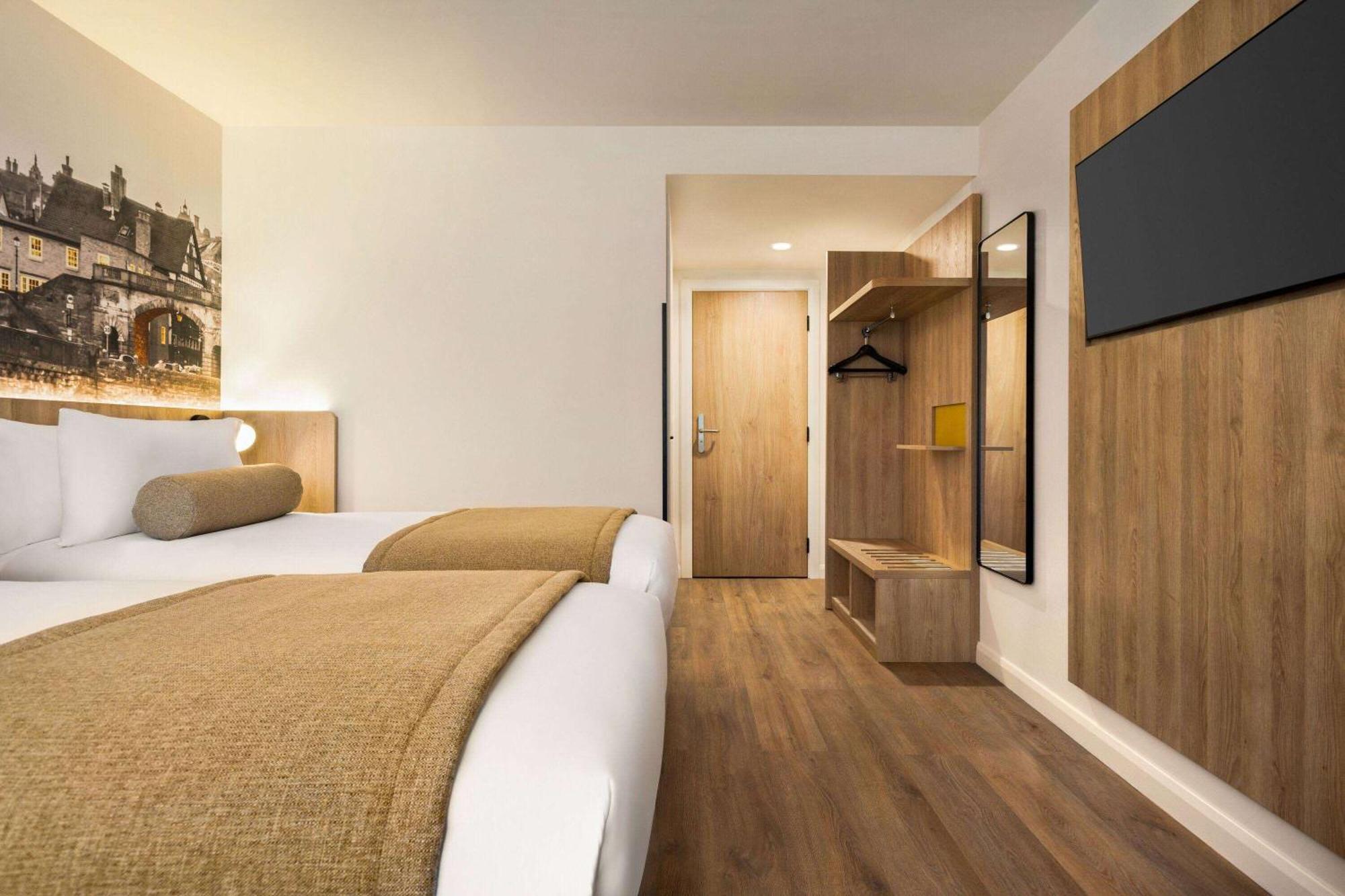 Super 8 By Wyndham Chester East Eksteriør bilde