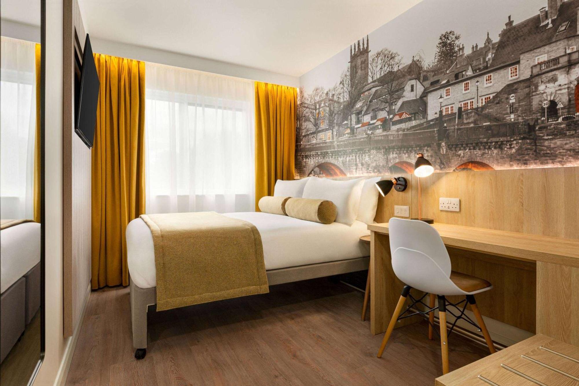Super 8 By Wyndham Chester East Eksteriør bilde