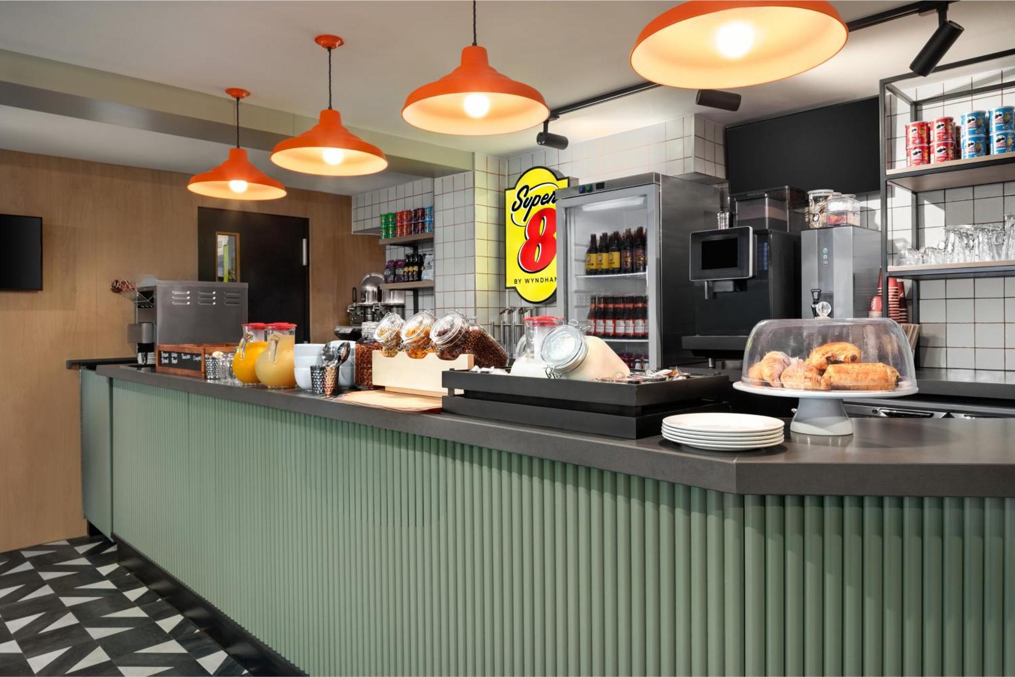 Super 8 By Wyndham Chester East Eksteriør bilde